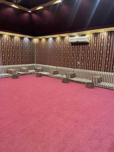 Al Riyadh Ski Chalet | استراحة رفاه قسمين