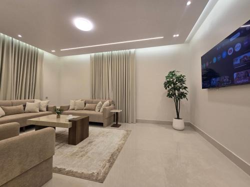Shihar Apartment | شقة فندقية مدخل خاص مجلس وصالة وثلاث غرف نوم