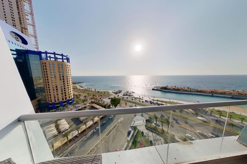 Ash Shati Apartment | شقة في برج داماك بإطلالة بحرية ساحرة