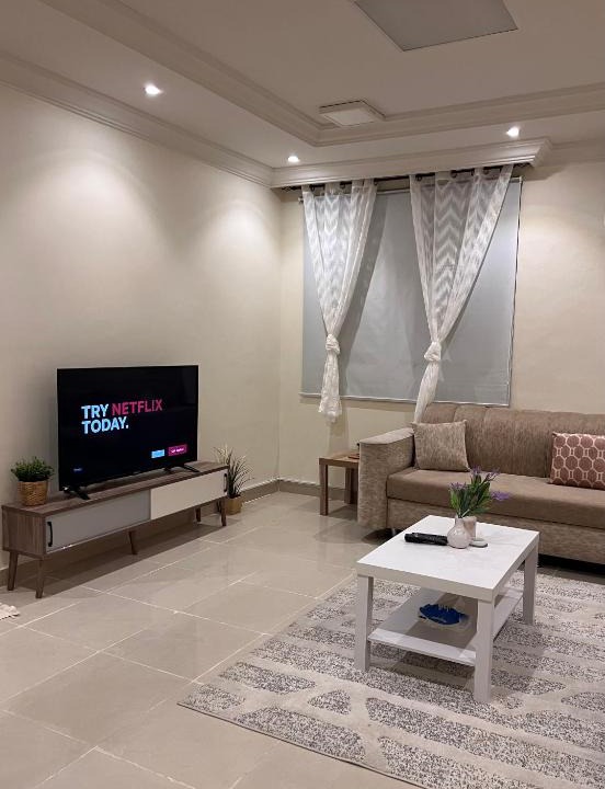 Hera Street Apartment | شقة من غرفتين وصالة ومطبخ