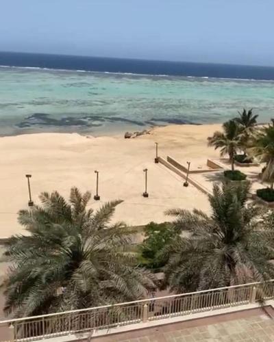 Bay La Sun Apartment | شقة مفروشة باطلالة بحرية ساحرة مخصصة للعوائل فقط