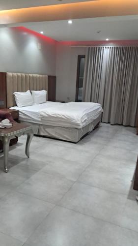 Al Aziziyah Apartment | شقق أناسي المخدومة