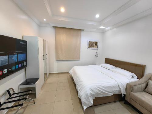 Jeddah House | غرفة بسرير كينج وشاشة65بوصة وحمام