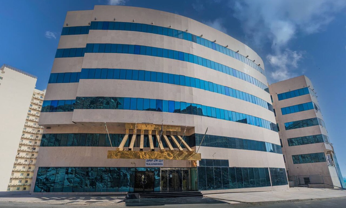 Al Aziziyah Hotel | فندق تلال اليقين