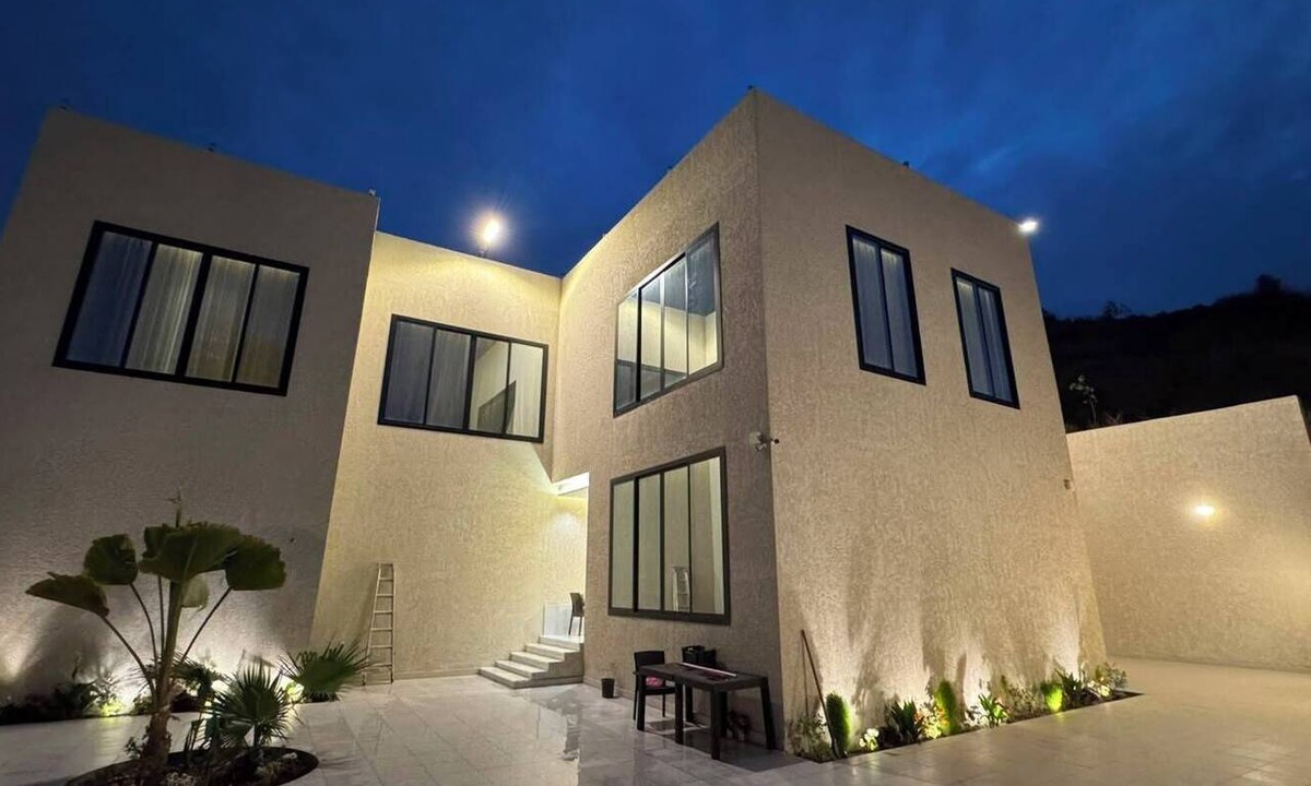 Al Bahah Hotel | فيلا دورين بتأثيث فندقي فاخر وجلسة خارجية