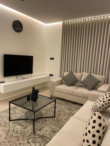 Riyadh Apartment | مسكن ملاذ - غرفة وصالة القدس 15