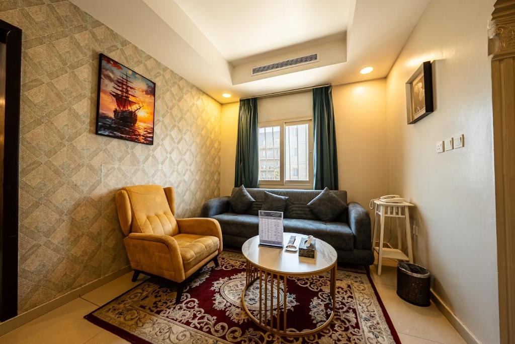 Al Kura Hotel | Areen AlBasateen Apartments for Serviced Apartments شقق ارين البساتين للشقق المخدومة
