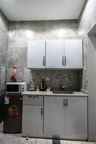 Dammam Apartment | Elegant Studio H11