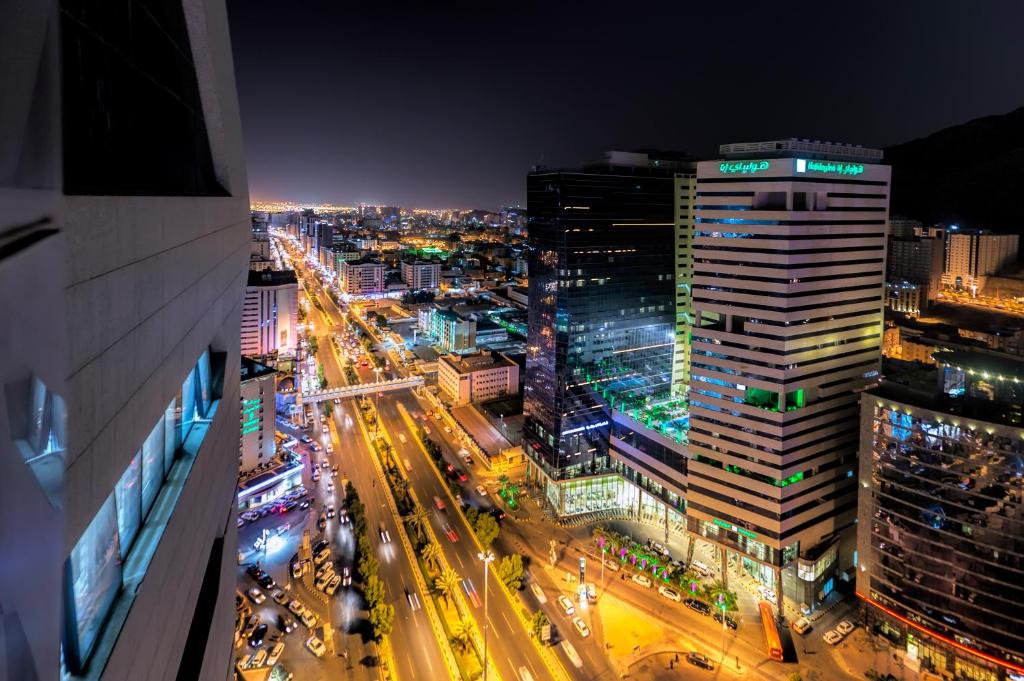 Al Aziziyah Hotel | Holiday Suites Al Azizia