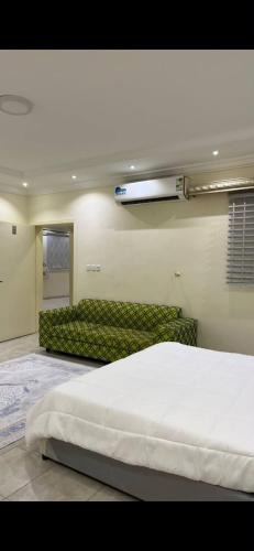 Al Kura Apartment | hostel in Obhur