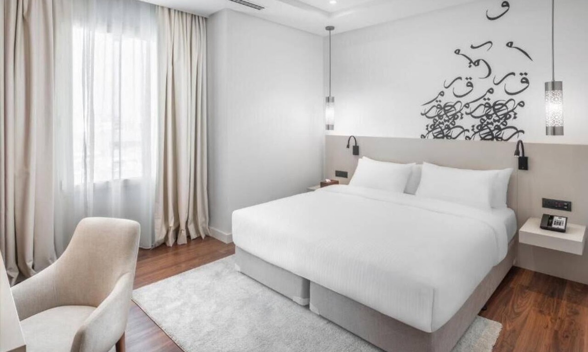 Hera Street Hotel | Landmark Hotel & Suites