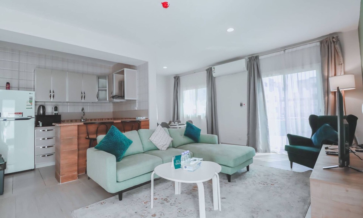 King Abdul Aziz Road Apartment | Mabaat - White Pearl Al Basatin - 600
