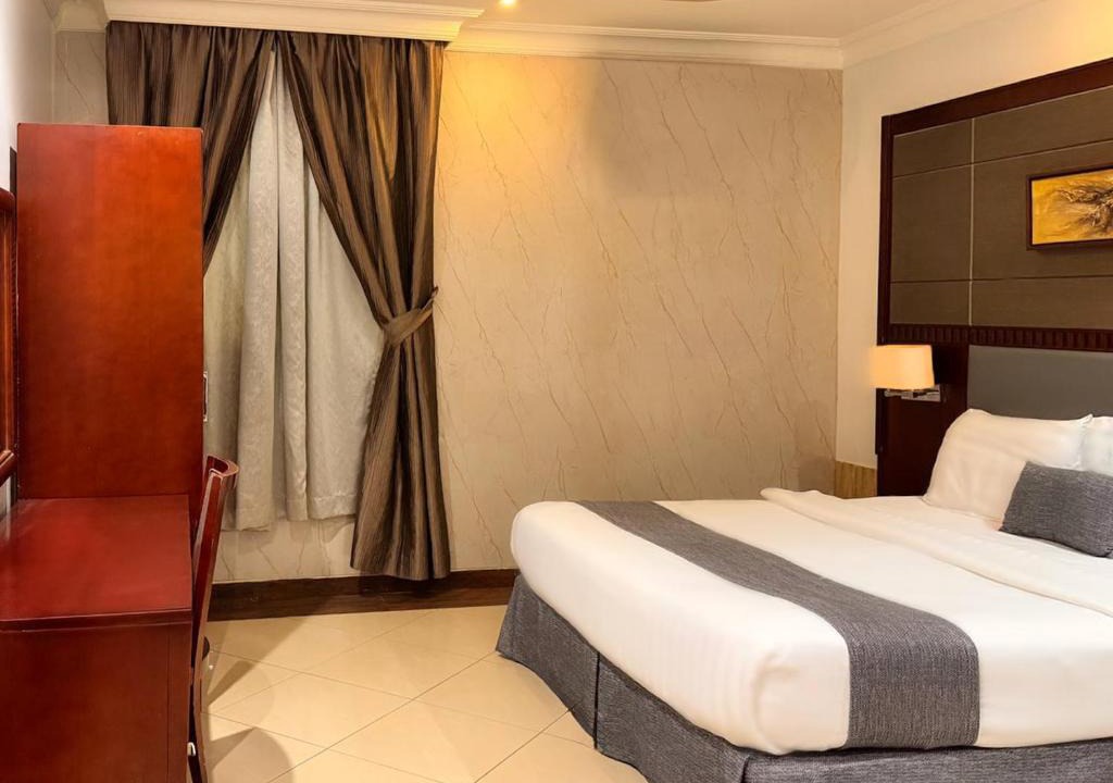 Al Hamra Hotel | Quiet Rooms 12 Serviced Apartments
