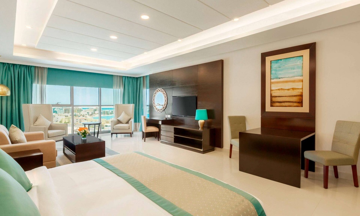 Muharraq Hotel | Ramada Hotel & Suites by Wyndham Amwaj Islands Manama