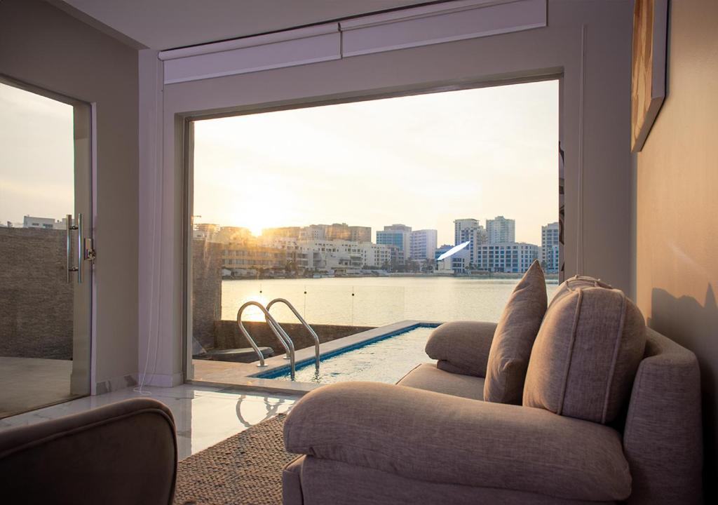 Muharraq Hotel | SeaLoft Villas