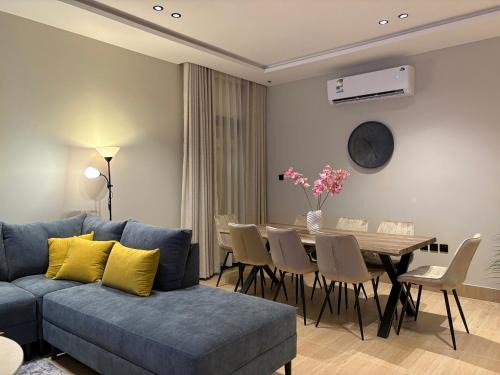 Al Khobar Apartment | Vera 2 Apartment شقه أنيقه بالخبر بثلاث غرف نوم وصاله تتسع ل 6 اشخاص