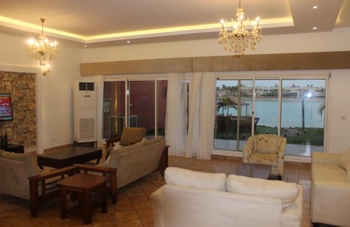Sari Street Villa | ساحل القمر - درة العروس