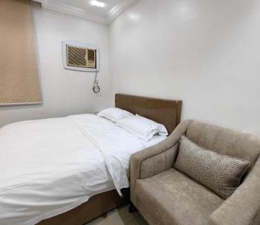 Jeddah House | غرفة بسرير كينج وشاشة65بوصة وحمام