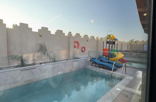 Dhahban Ski Chalet | أكواخ سدره