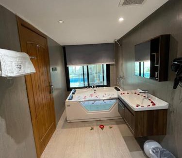 Dhahban Ski Chalet | اكواخ السمو الريفيه