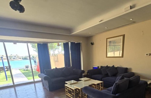 Durrat Al-Arous Villa | درة العروس فيلا بلويتش الازرق