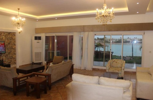 Sari Street Villa | ساحل القمر - درة العروس