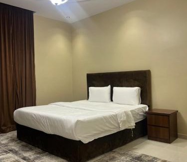 Hera Street Apartment | سويت غرفتين وصالة مميز
