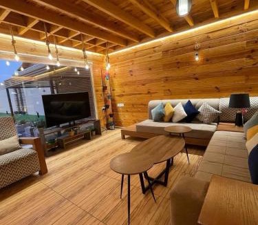 Al Riyadh Ski Chalet | شالية لوج الريفي