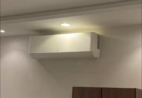 Al Kura Apartment | شقة غرفة نوم واسعة ودورة مياه في الحمدانية j7