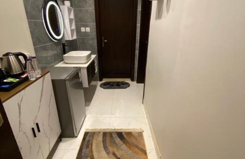 Al Kura Apartment | شقة غرفة نوم واسعة ودورة مياه في الحمدانية j7
