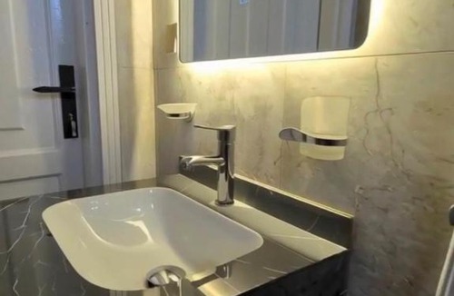 Al Faisaliyah Apartment | شقة فاخرة بغرفتين نوم و موقع استثنائي