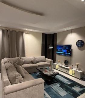 Al Khobar Apartment | شقة فاخره غرفه وصاله واسعه طاولة طعام