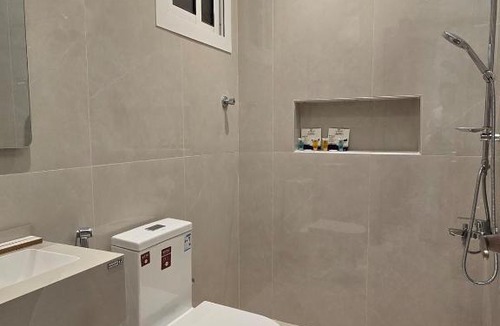 Shihar Apartment | شقة فندقية مدخل خاص مجلس وصالة وثلاث غرف نوم