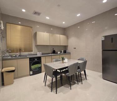 Shihar Apartment | شقة فندقية مدخل خاص مجلس وصالة وثلاث غرف نوم