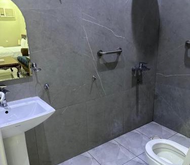 Al Aziziyah Apartment | شقق أناسي المخدومة