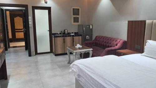 Al Aziziyah Apartment | شقق أناسي المخدومة