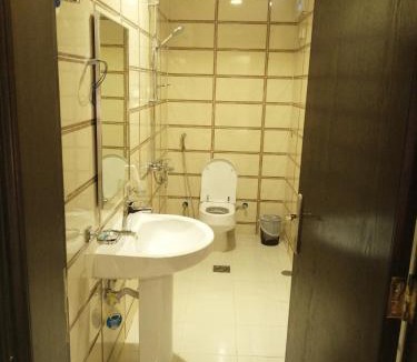Al Kura Apartment | شقق همم للشقق المخدومة