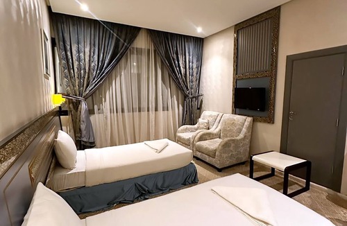Al Aziziyah Hotel | فندق تلال اليقين