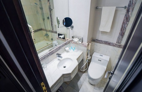 Al Aziziyah Hotel | فندق تلال اليقين