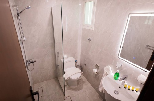 Al Aziziyah Hotel | فندق نسمات اليقين