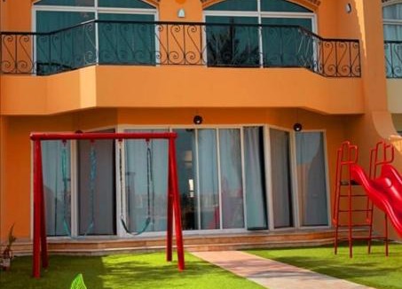 Durrat Al-Arous Ski Chalet | فيلا بلوبيتش بمسبح خاص وشاطى رملي