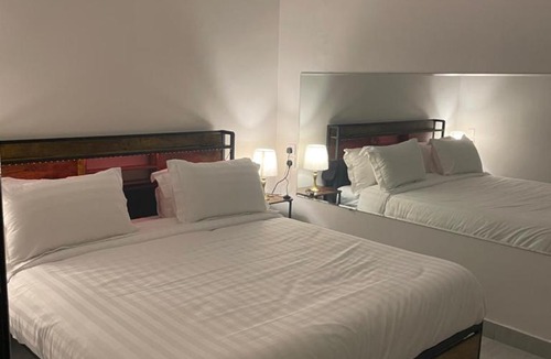 Al Kura Ski Chalet | منتجع ارض السعادة 2 اطلالة بحرية