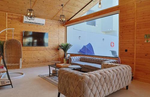 Dhahban Ski Chalet | منتجع سي فيو - sea view cottages