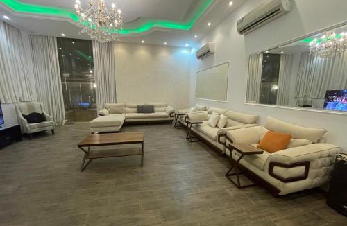 Dhahban Ski Chalet | منتجع واستراحة اليخت