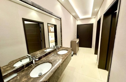 Mecca Apartment | 1 Bedroom Modern Stylish Apartment with Large Living Room Near Haram 4B