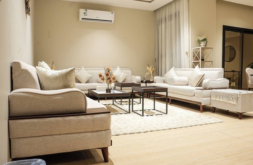 Al Khobar Apartment | 5 mins to the sea ~1BR luxury apartment ~Pool ~ Fast Wi-Fi