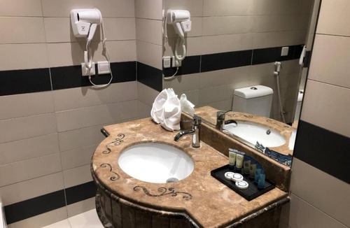 Al-Hamra'a Hotel | Asal Al Rimal Hotel For Hotel Service