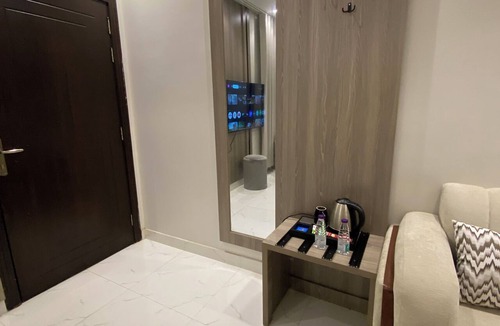 Al Kura Apartment | Avenor Apartment J8 – Luxury 1-Bedroom with Private Bathroom | Al Hamdaniyah