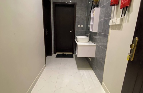 Al Kura Apartment | Avenor Apartment J8 – Luxury 1-Bedroom with Private Bathroom | Al Hamdaniyah