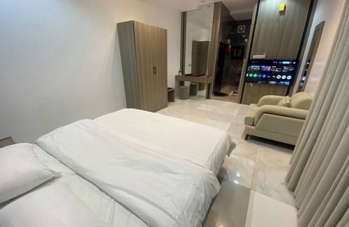 Al Kura Apartment | Avenor Apartments J4 – Modern Studio with Kitchenette & Private Bathroom | Al Hamdaniyah